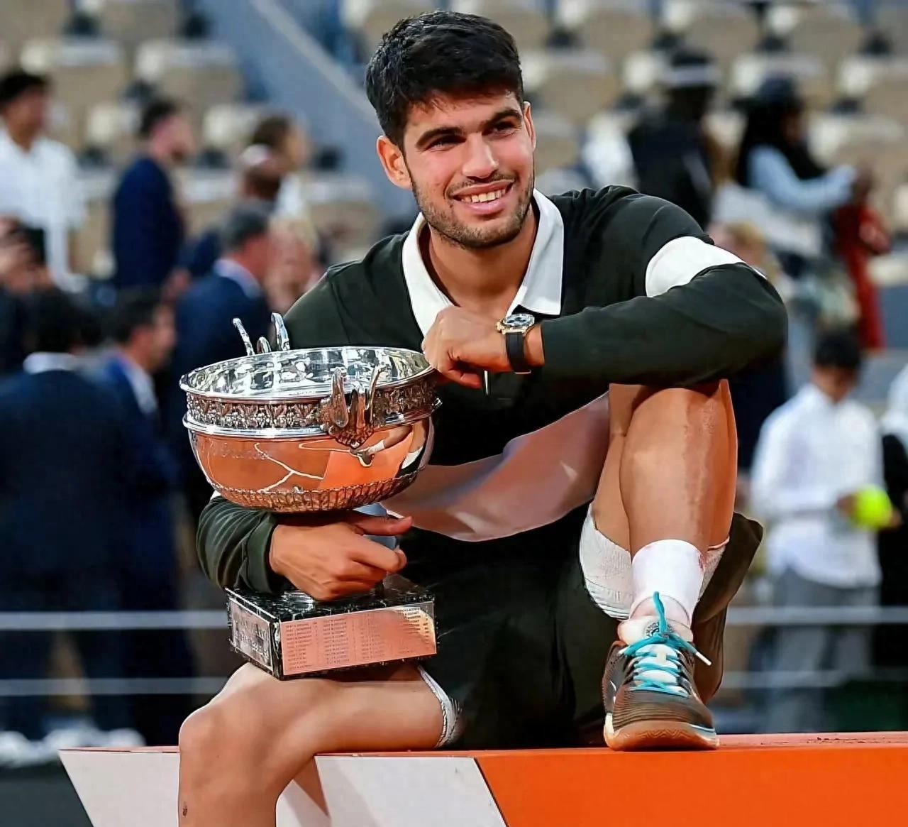 美国网球队完胜西班牙网球队，阿尔卡拉斯送出助攻