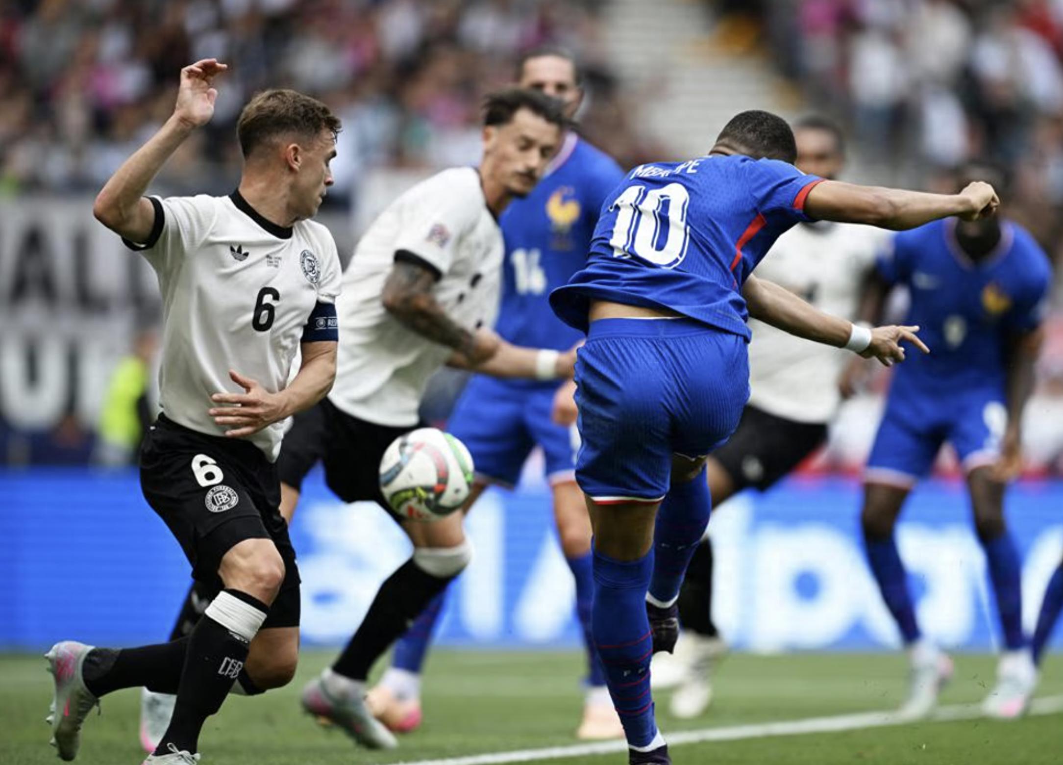 德国队完胜法国队，波尔点燃赛场