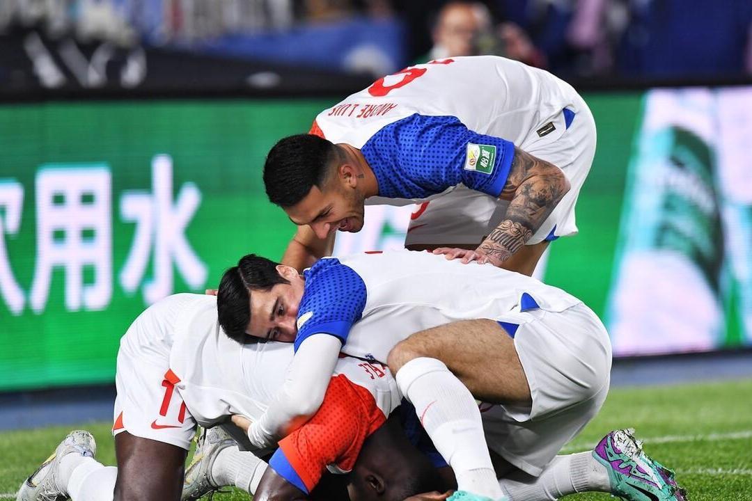 阿森纳点球大战制胜，门将哭着跪倒在草坪！