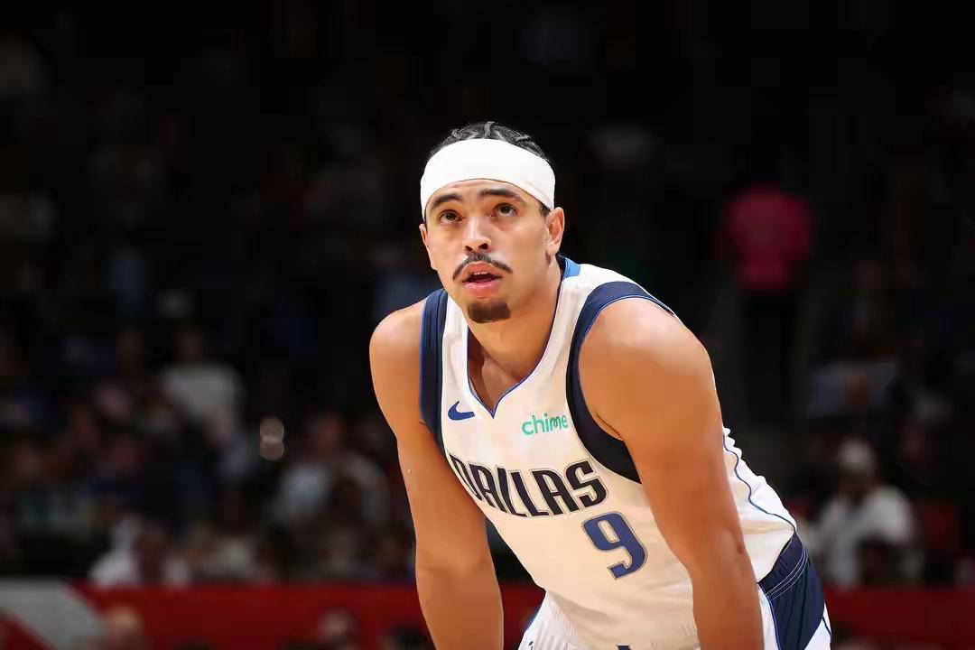 广东队碾压独行侠，约基奇带队取胜